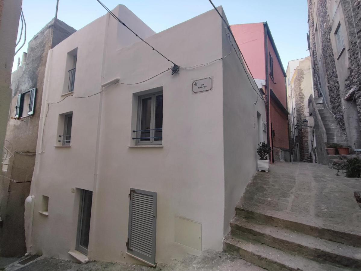 Bed and Breakfast Residenza Nel Borgo L'Appusentu Кастельсардо Екстер'єр фото
