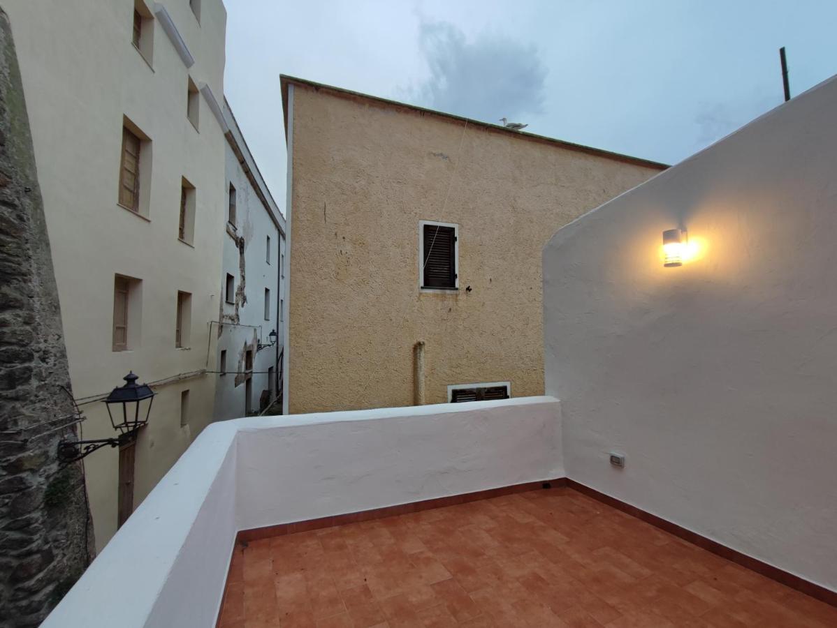 Bed and Breakfast Residenza Nel Borgo L'Appusentu Кастельсардо Екстер'єр фото