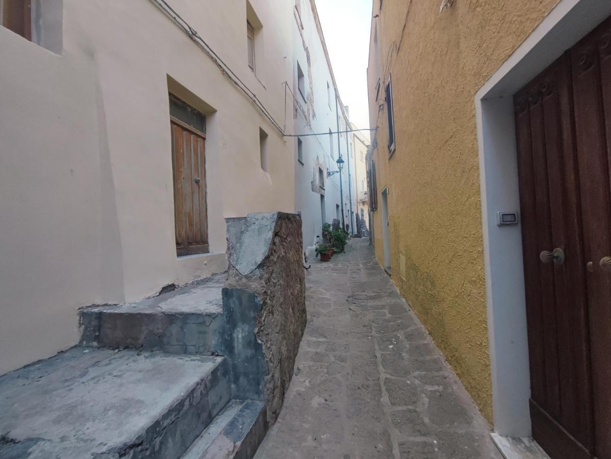 Bed and Breakfast Residenza Nel Borgo L'Appusentu Кастельсардо Екстер'єр фото