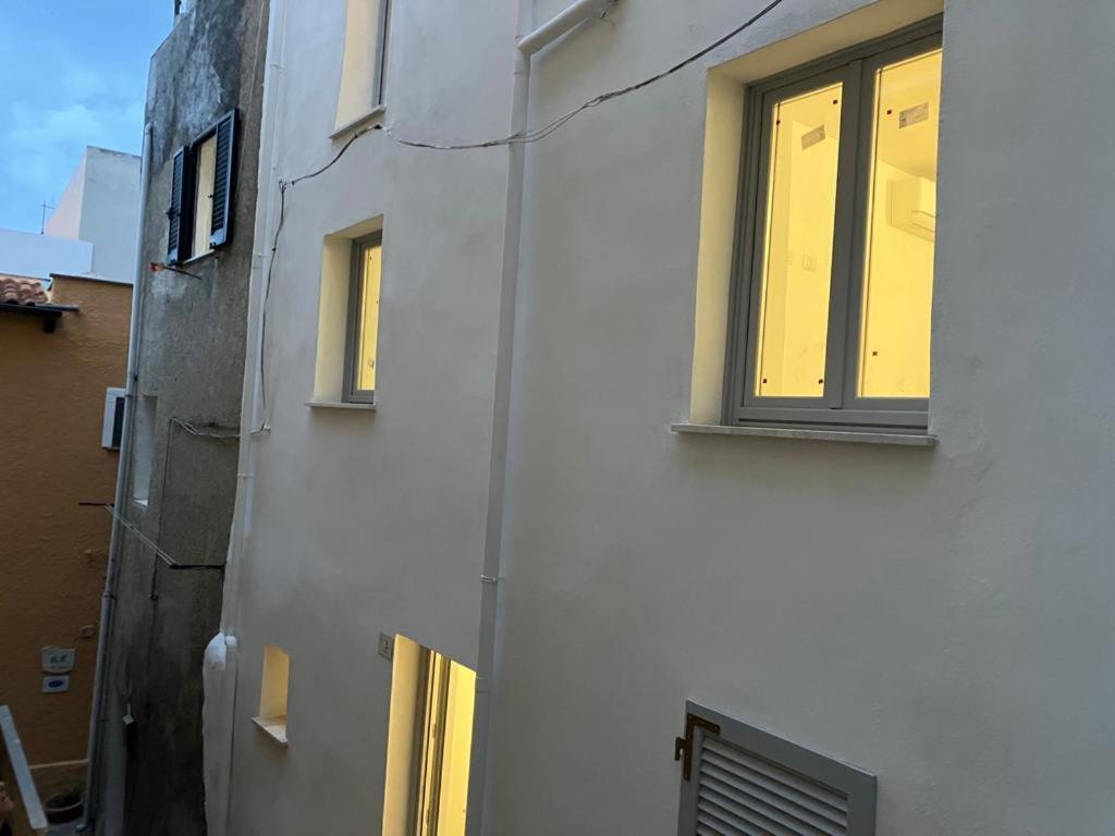Bed and Breakfast Residenza Nel Borgo L'Appusentu Кастельсардо Екстер'єр фото