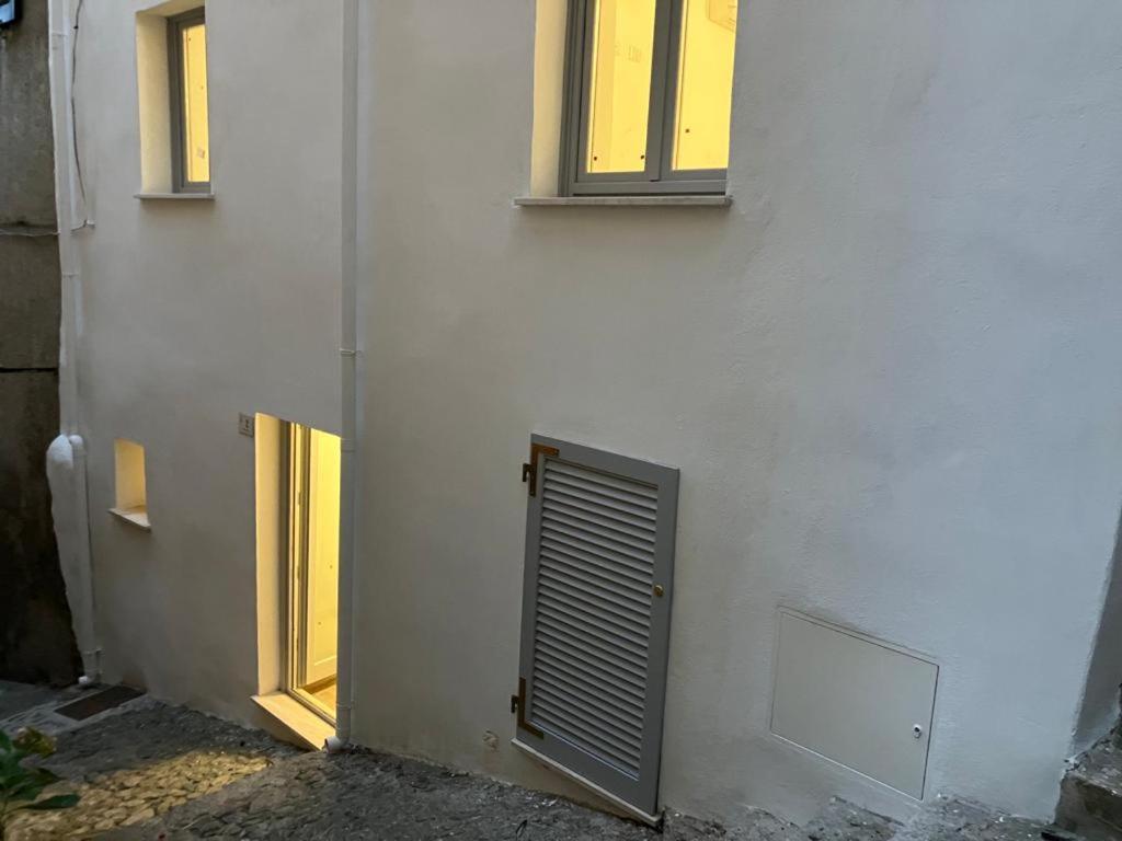 Bed and Breakfast Residenza Nel Borgo L'Appusentu Кастельсардо Екстер'єр фото